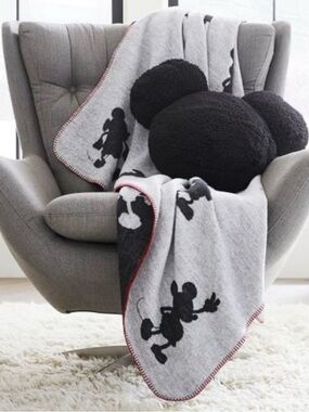Pottery Barn Mickey Mouse Jacquard reversible blanket